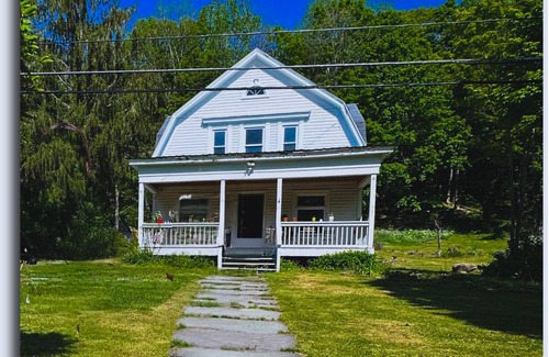 Fleischmanns House | Rustic 3-bedroom farmhouse close to Belleayre