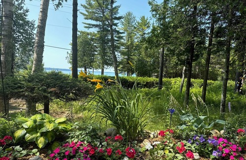 Menonaqua Beach Cottage | Rustic 5-bedroom cottage with private beach near Harbor Springs