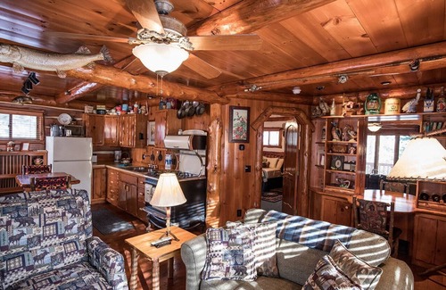 Hayward Cabin | Rustic and Charming one Bedroom cabin. Upgraded pontoon!