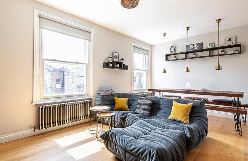Brixton Hill Apartment | Rustic and Contemporary Haven in Brixton
