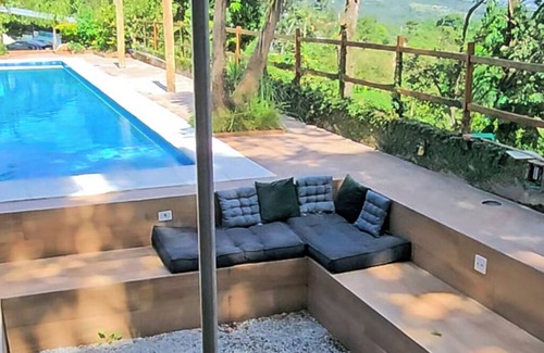 Mairipora Ski Chalet | Rustic and cozy little castle chalet with pool, fireplace and night cinema!