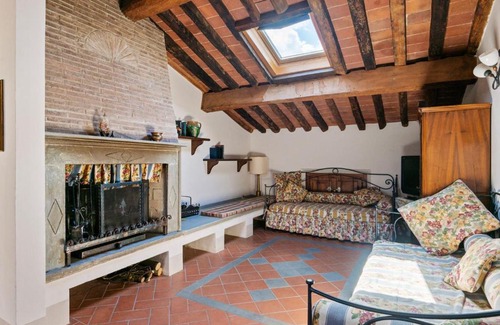 Bucciano Apartment | Rustic Apartment with Pool and air conditioning