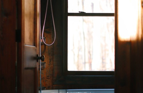 Dahlonega Cabin | Rustic Appalachian cabin, 6+ acres, creek, 5 min from Dahlonega & wineries