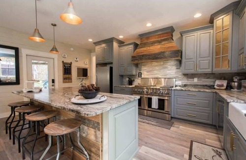 Hendersonville Cabin | Rustic Awesome 4BR Lodge w/Game Room & Fire Pit
