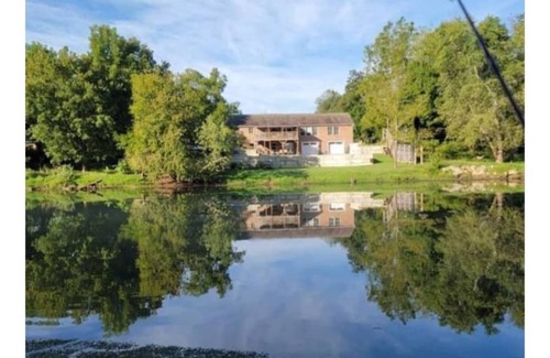 Watauga Apartment | Rustic Basement Cottage on the Watauga River