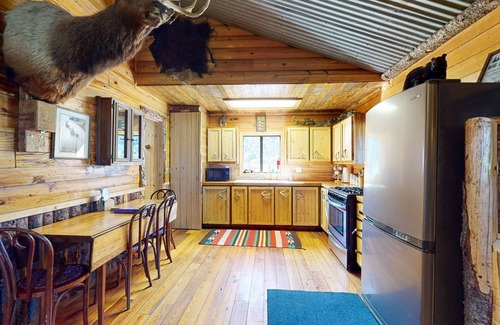 South Fork Cabin | Rustic bunk house surrounded by beauty w/fully equipped kitchen & free WiFi