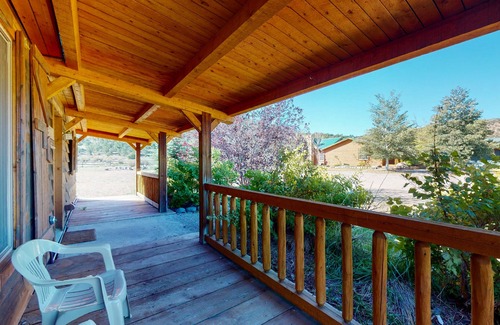 South Fork Cabin | Rustic bunk house surrounded by beauty w/fully equipped kitchen & free WiFi