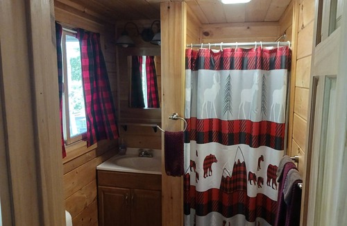 North Haverhill Cabin | Rustic Cabin Available in North Haverhill NH