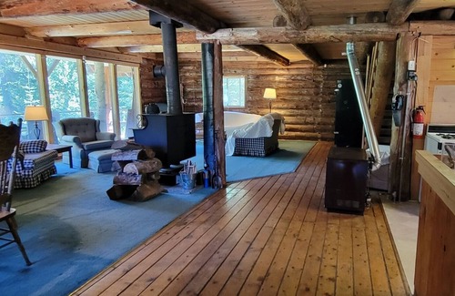 Sandpoint Cabin | Rustic Cabin Experience