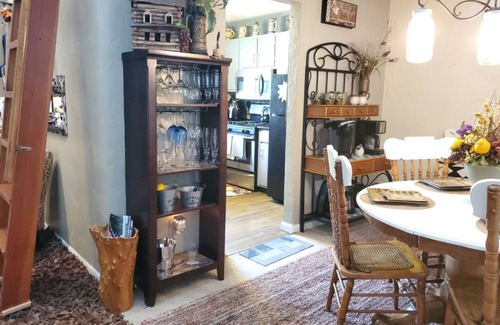 Tallahassee Cabin | RUSTIC CABIN-LODGE IN THE WOODS IN THE CITY