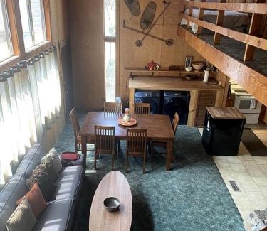 Sisters House | Rustic Cabin Rental near Hoodoo Ski Area and the Deschutes River in Sisters, Oregon