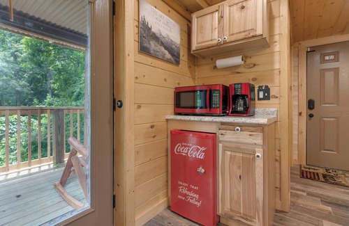 Gatlinburg - Pigeon Forge Cabin | Rustic Charm by Jackson Mountain Rentals