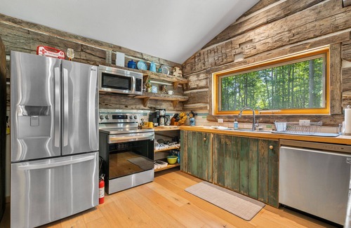 Fish Creek Cabin | Rustic charm in a newly constructed Log Cabin! Best of both worlds!