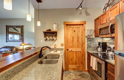 Breckenridge Condo | Rustic & Charming Breckenridge Getaway