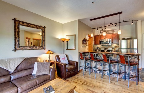 Breckenridge Condo | Rustic & Charming Breckenridge Getaway