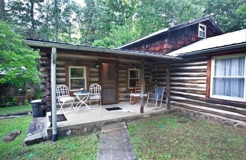 Candler Cabin | Rustic Chestnut Log Cabin Near Mt Pisgah