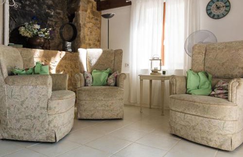 Thenon House | Rustic Chic Country Cottage