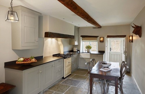 Southrop Cottage | Rustic Cotswolds Cottage-Parking-Garden-Fire