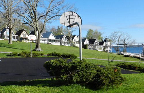 Bayside Cottage | Rustic Cottage a Block from the Water at 19 Broadway, Bayside, Northport