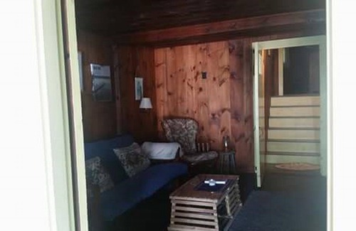 Richmond Cottage | Rustic Cottage on Pleasant Pond in Richmond Maine. Great fishing and relaxing
