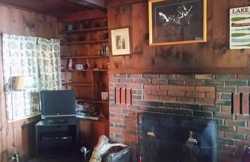 Richmond Cottage | Rustic Cottage on Pleasant Pond in Richmond Maine. Great fishing and relaxing