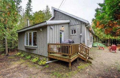 Miller Lake Cabin | Rustic cottage with water access