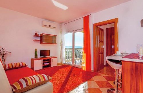 Dramalj Apartment | Rustic Cottage with Pool