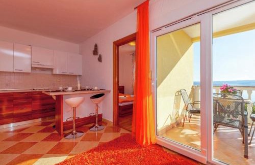 Dramalj Apartment | Rustic Cottage with Pool