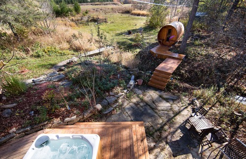 Mississippi Mills Cottage | Rustic countryside cottage with a rapidsview