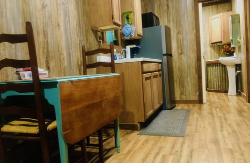 Mountain View House | Rustic Cove Container ~ unique quirky tiny house ~ Fast Wi-Fi