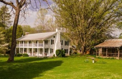 Andrews Cabin | Rustic Cozy Cabin in Andrews, NC