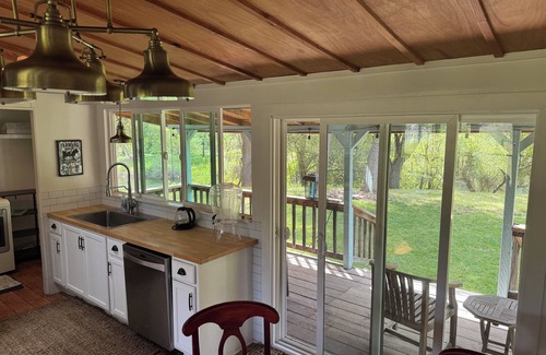 Knights Ferry Cabin | Rustic cozy cabin on rivers edge