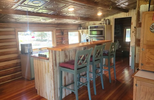 Buena Vista Cabin | Rustic-cozy cabin with modern amenities in quiet neighborhood w/state park yard