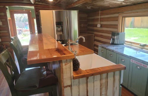 Buena Vista Cabin | Rustic-cozy cabin with modern amenities in quiet neighborhood w/state park yard