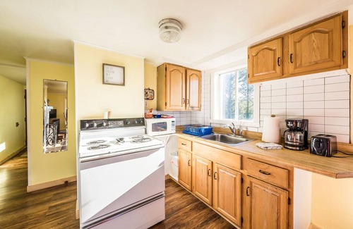 Lincoln City Apartment | RUSTIC, COZY SPECTACULAR OCEAN VIEW 1 BEDR. SUITE W/KITCHEN&WOOD BURN. FIREPLACE