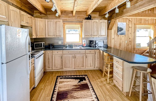 Rockwood Cabin | Rustic dog-friendly lakefront home with private beach, lake views, firepit, AC