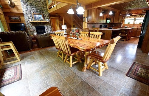 Nashville Cabin | Rustic Elegance Lodge - Picturesque 6 bedroom cabin, Hot Tub, Pool Table