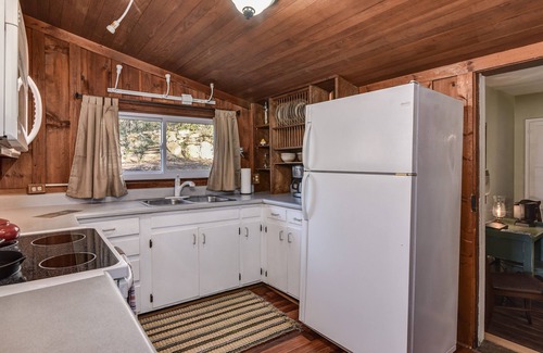 Weaverville Cabin | Rustic Elegance Minutes to Downtown : Privacy, Hot Tub & Amazing Mountain Views