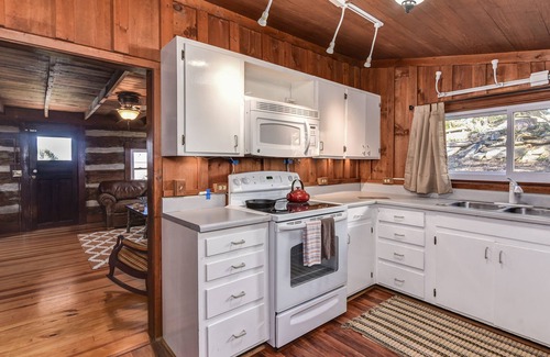 Weaverville Cabin | Rustic Elegance Minutes to Downtown : Privacy, Hot Tub & Amazing Mountain Views