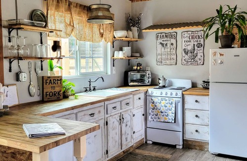Ramona Other | Rustic farm stay w/breakfast & animals. Country setting, wineries/hiking nearby