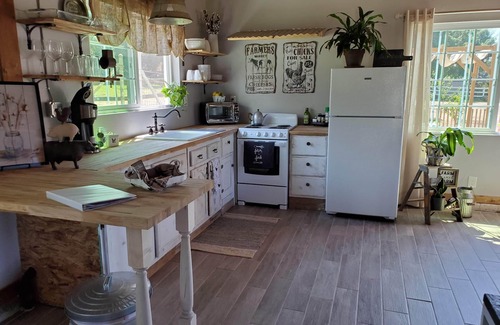 Ramona Other | Rustic farm stay w/breakfast & animals. Country setting, wineries/hiking nearby