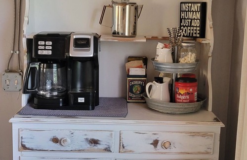 Ramona House | Rustic farm stay with fresh eggs and animals. Nearby wineries/hiking!