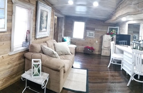 Fort Pierce Villa | Rustic Farmhouse Beauty Nestled on a Piece of God's Country