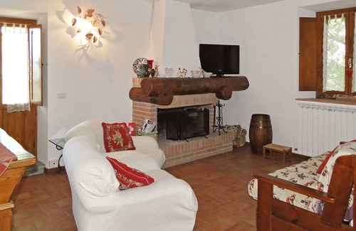 Castelnuovo di Garfagnana Other | Rustic farmhouse , private pool 5 bedrooms, walk to restaurant, mountain views!