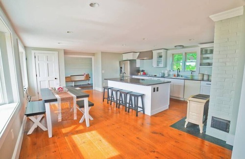Parsonsfield House | Rustic Farmhouse w/Hot Tub Close to Beach, Golf
