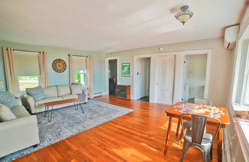Parsonsfield House | Rustic Farmhouse w/Hot Tub Close to Beach, Golf