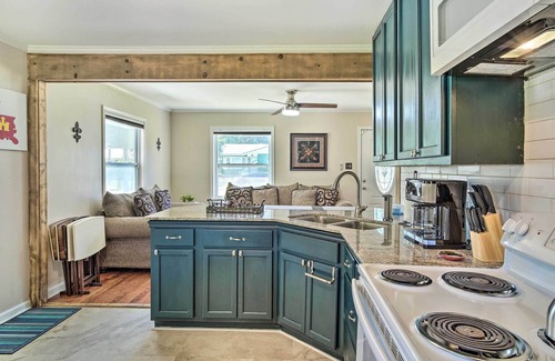 New Iberia House | 'Rustic Fleur De Lis' Charming New Iberia Gem