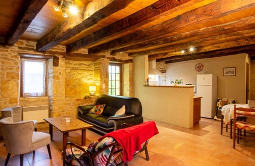 Marcillac-Saint-Quentin Cottage | Rustic stone house with garden and fireplace near Sarlat