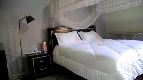 Kampala Bed & Breakfast | Rustic Gardens Bed & Breakfast Kitunzi Lungujja