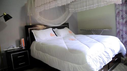 Kampala Bed & Breakfast | Rustic Gardens Bed & Breakfast Kitunzi Lungujja